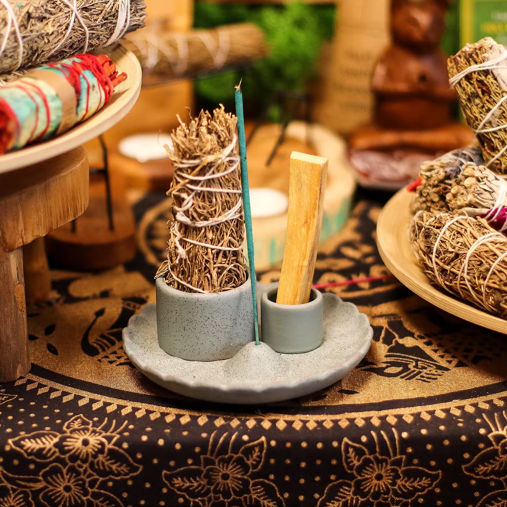 Keramično stojalo – Lotosov cvet, modro - stojalo za smudge zavitke, Palo Santo in dišeče palčke - slika 3